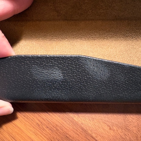 Burberry sunglasses case with exterior box - Picture 3 of 8